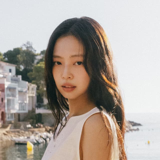 JENNIE